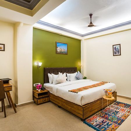 Tripli Hotels Silver Shine Varanasi Exteriör bild