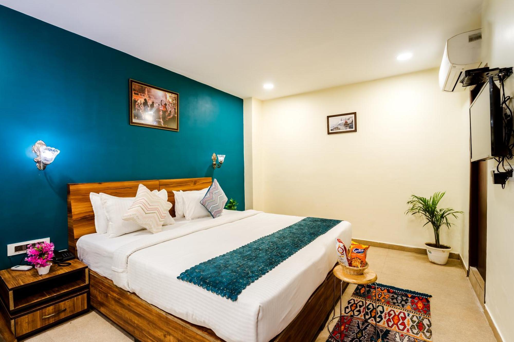 Tripli Hotels Silver Shine Varanasi Exteriör bild