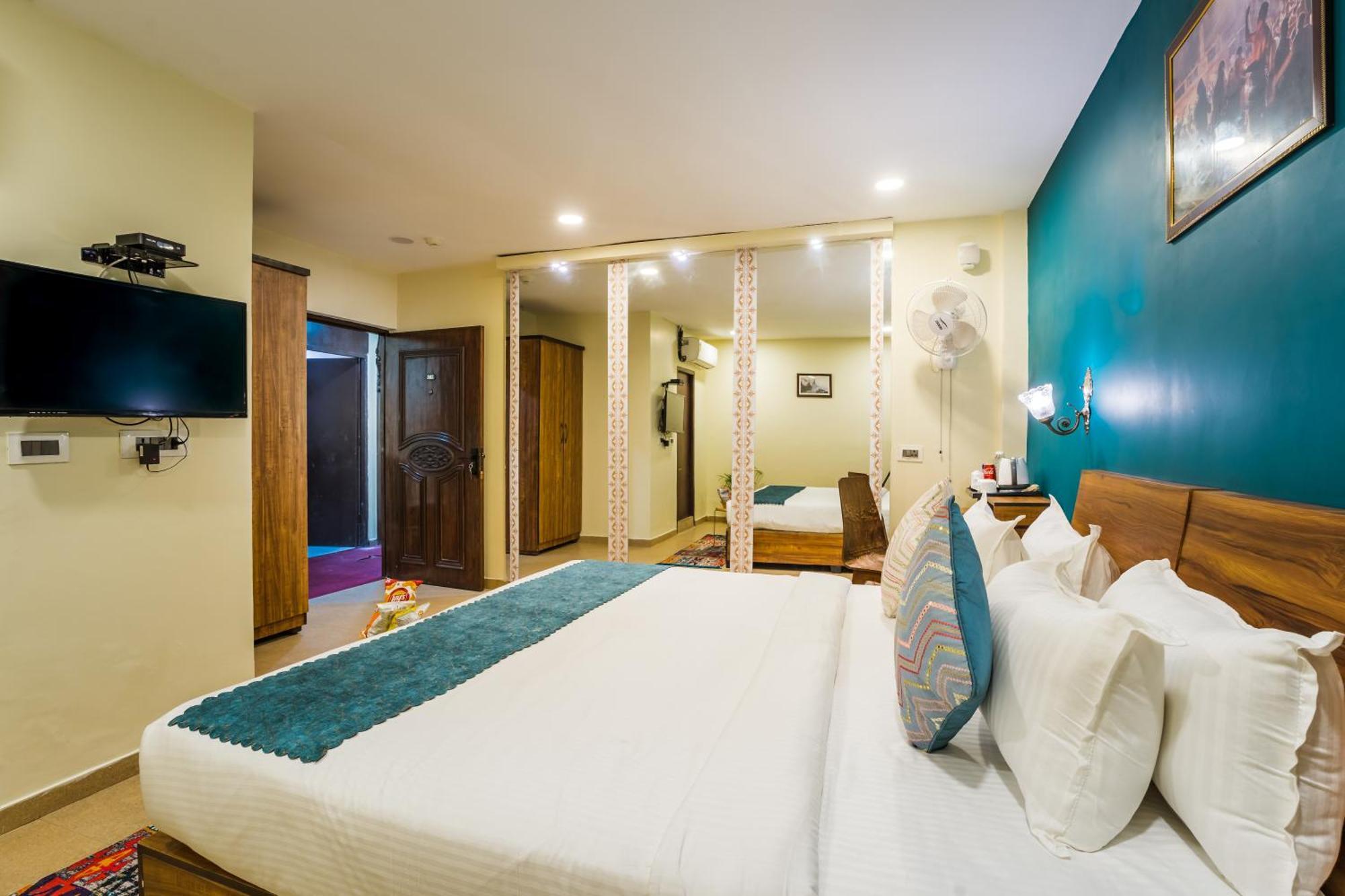 Tripli Hotels Silver Shine Varanasi Exteriör bild