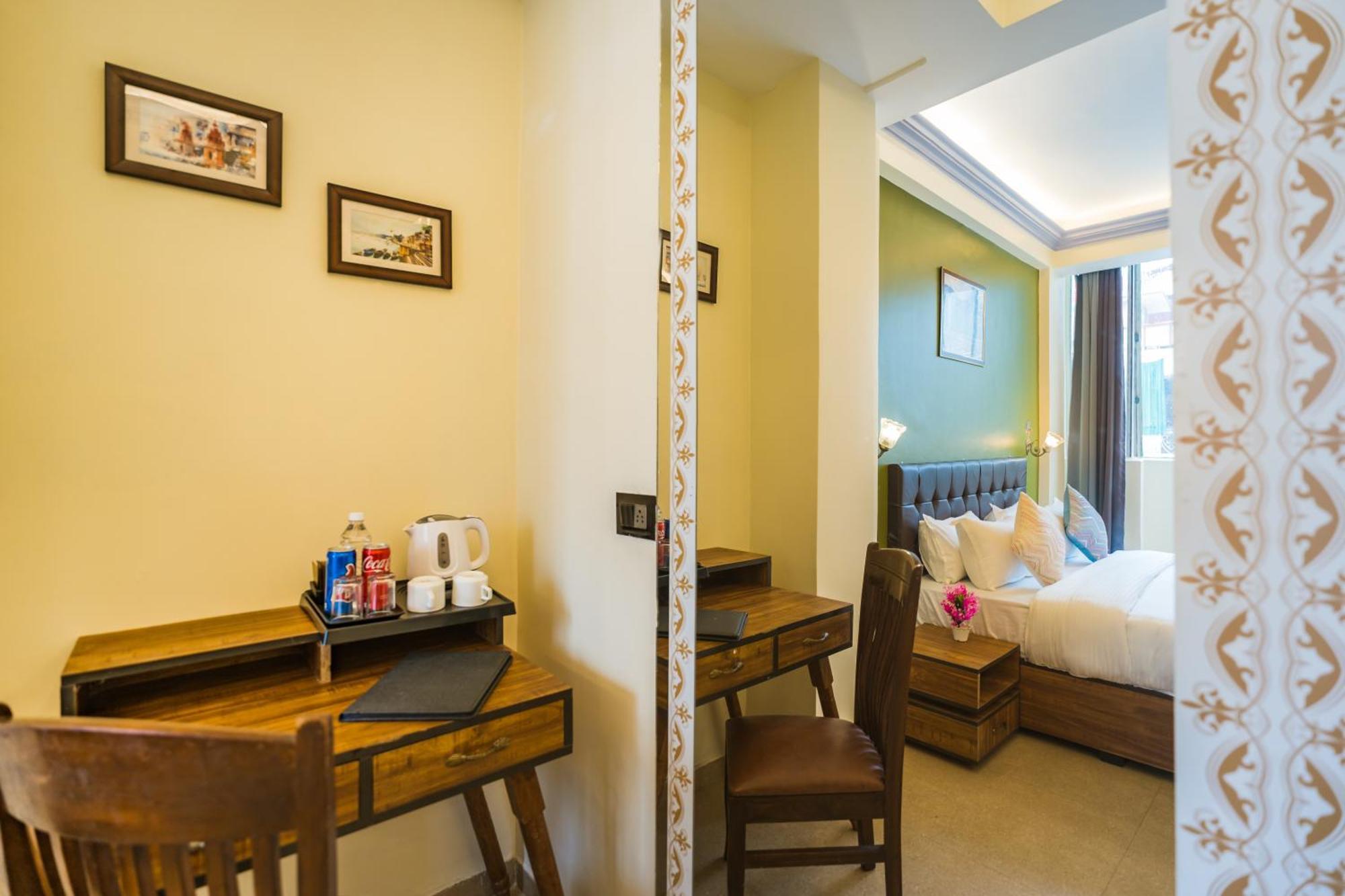 Tripli Hotels Silver Shine Varanasi Exteriör bild