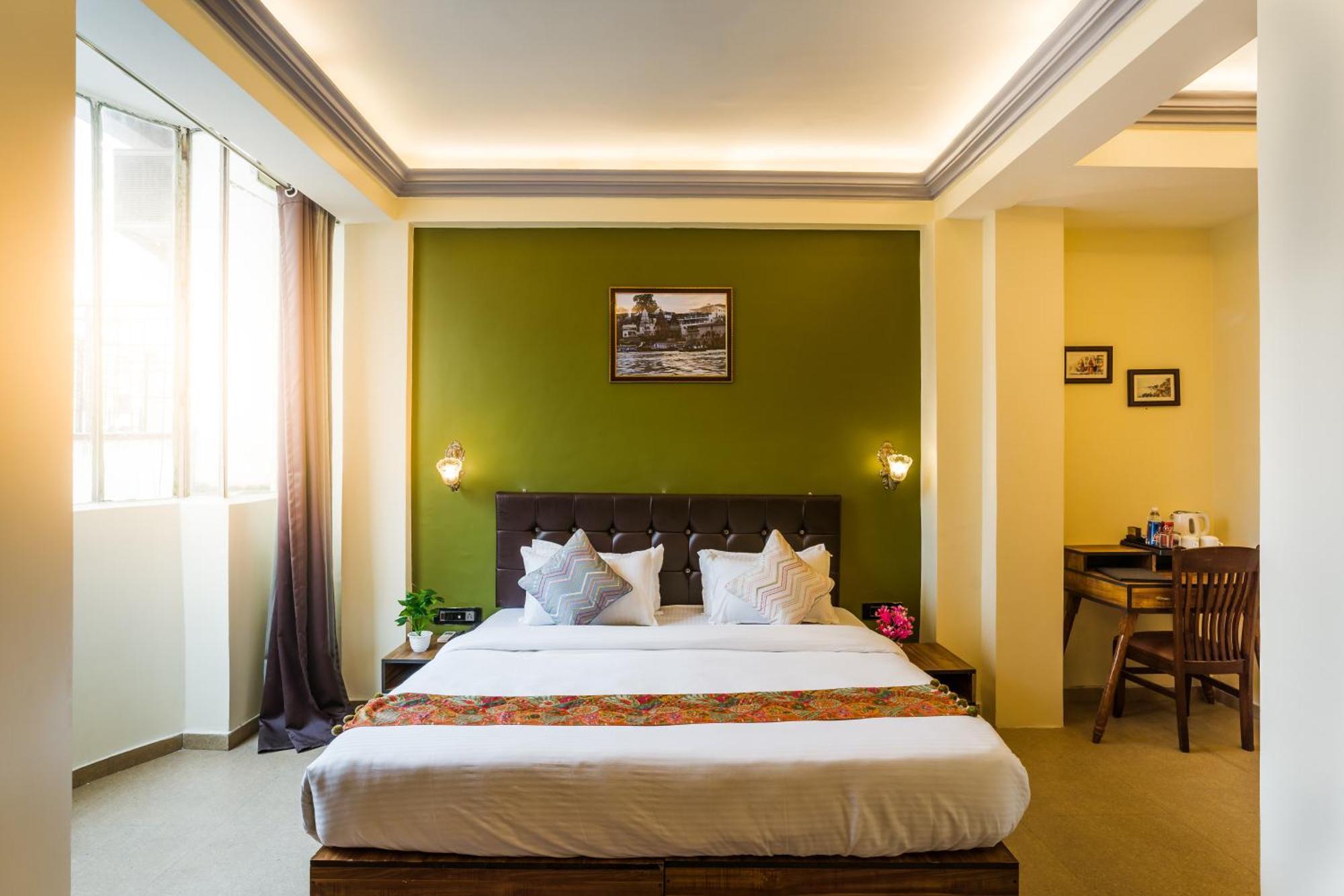 Tripli Hotels Silver Shine Varanasi Exteriör bild