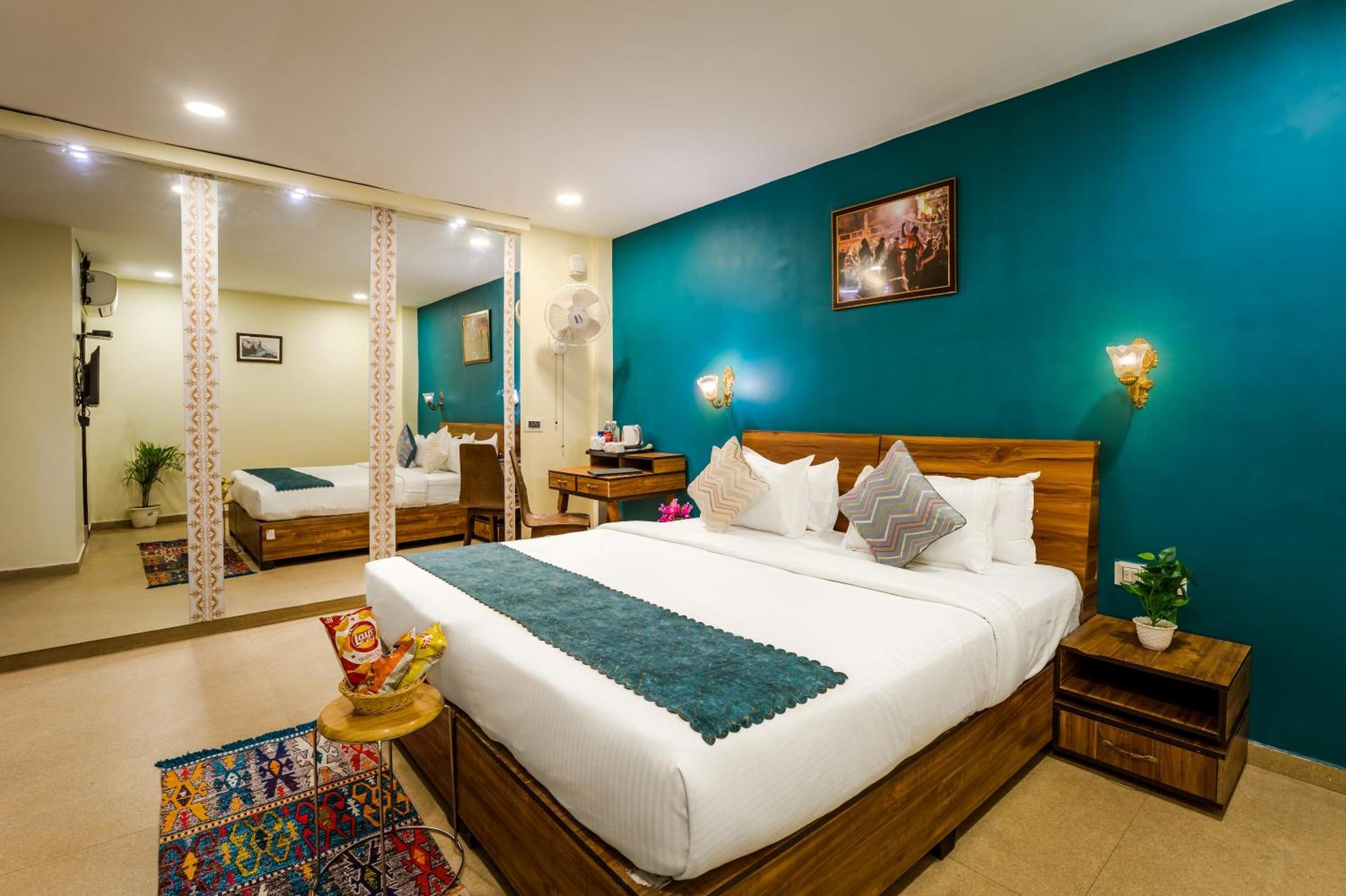Tripli Hotels Silver Shine Varanasi Exteriör bild
