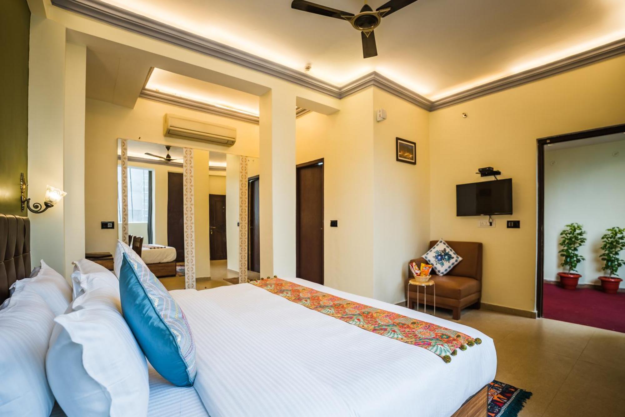 Tripli Hotels Silver Shine Varanasi Exteriör bild