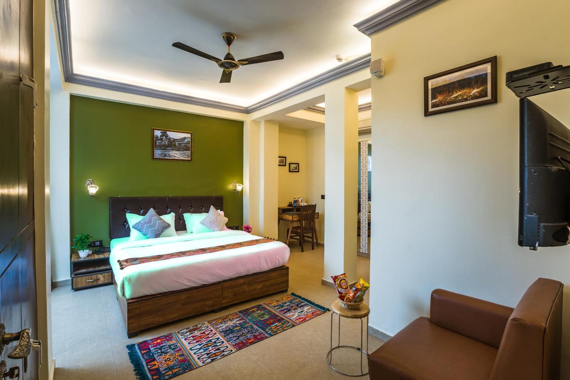 Tripli Hotels Silver Shine Varanasi Exteriör bild