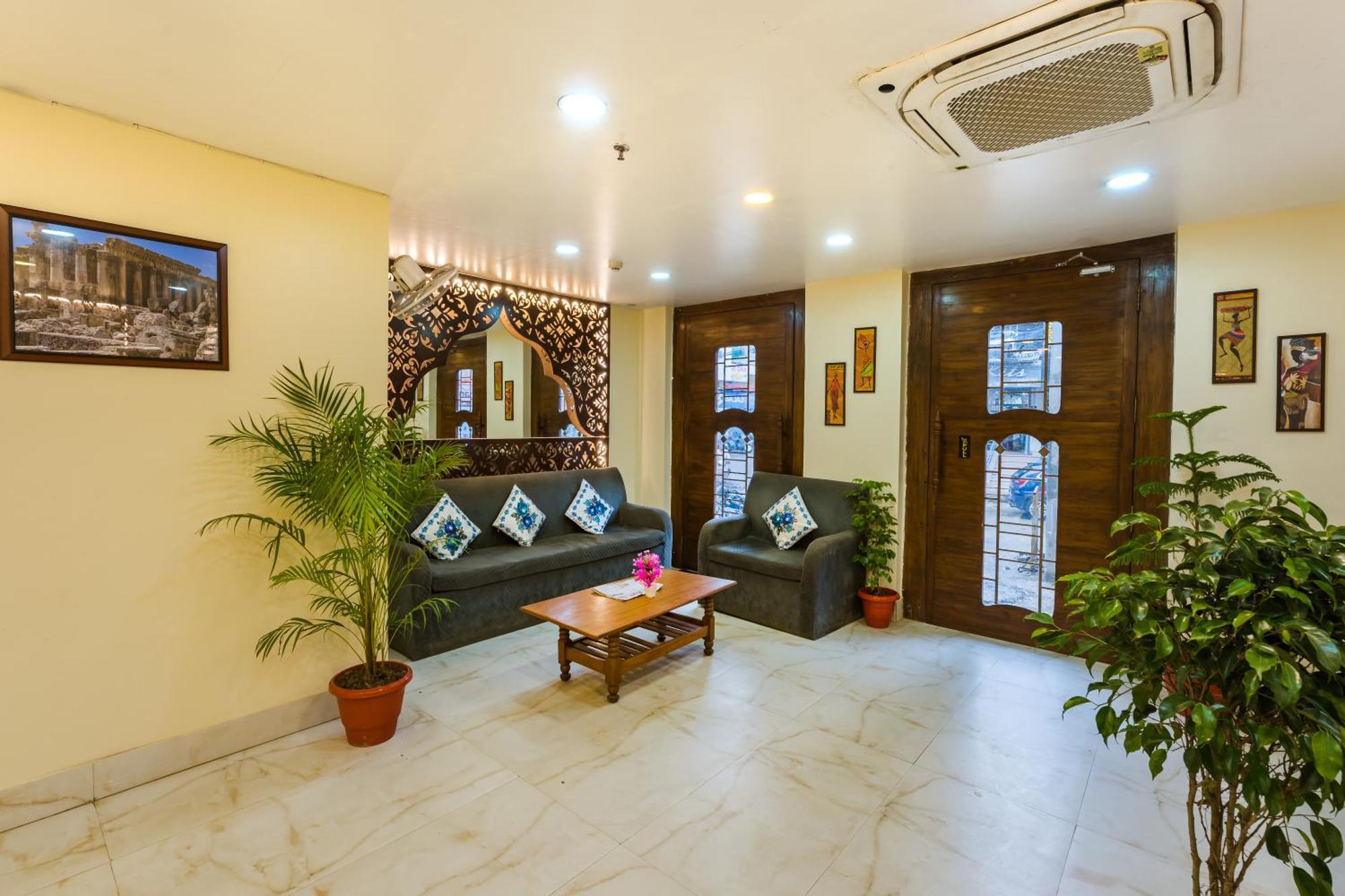 Tripli Hotels Silver Shine Varanasi Exteriör bild