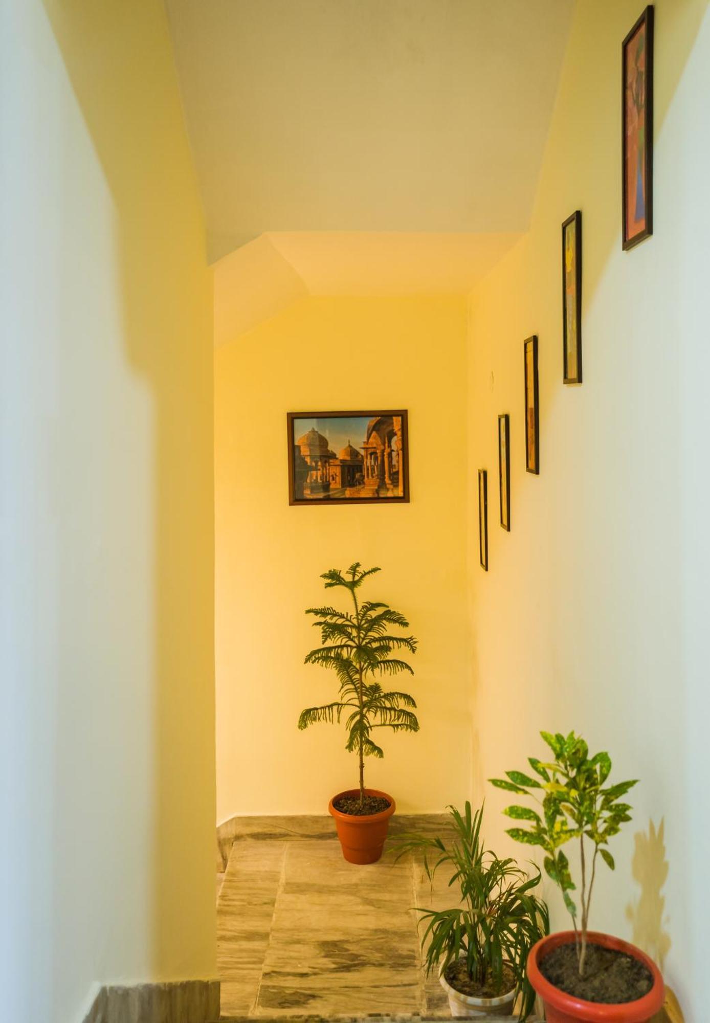 Tripli Hotels Silver Shine Varanasi Exteriör bild
