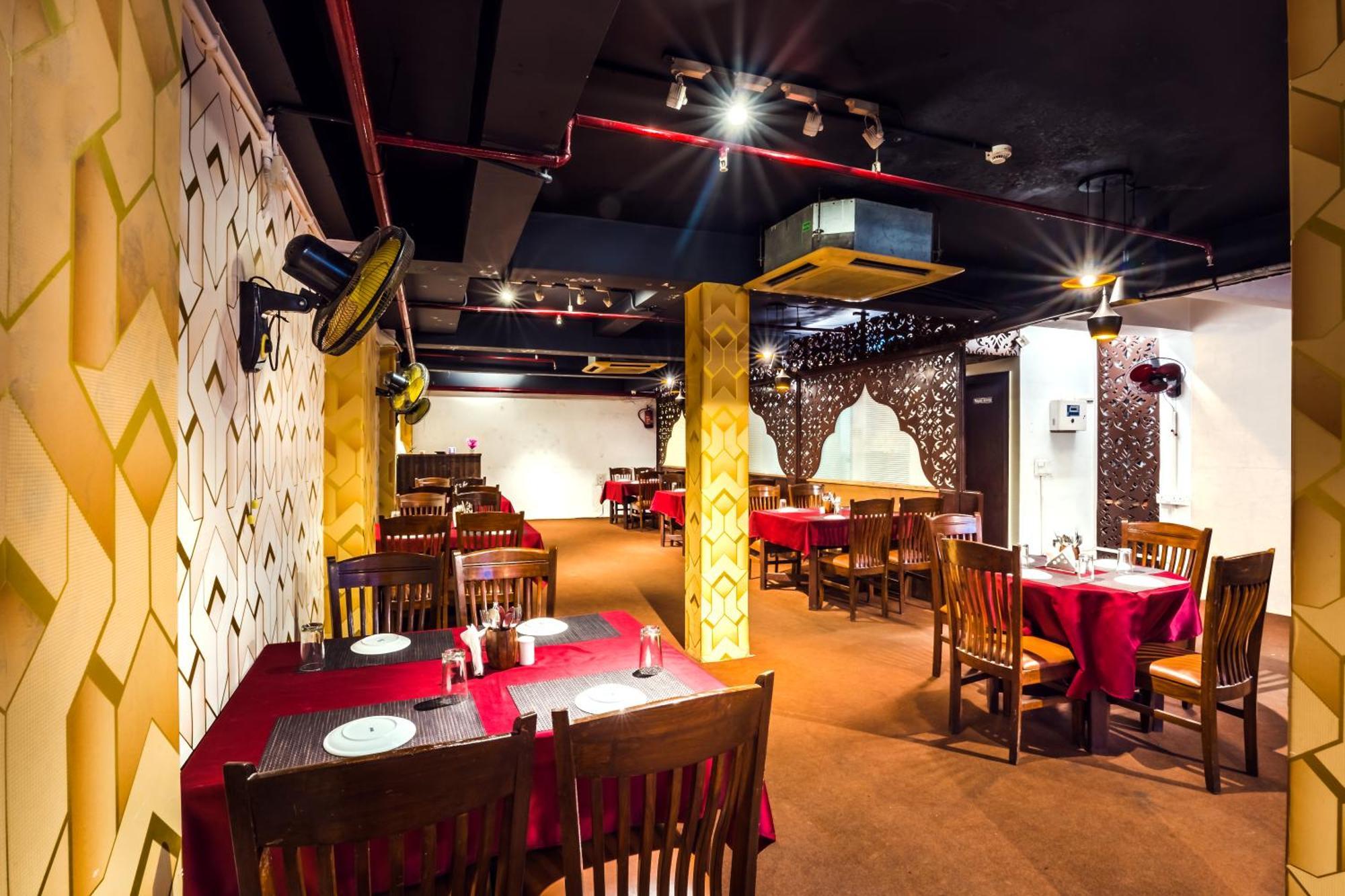 Tripli Hotels Silver Shine Varanasi Exteriör bild