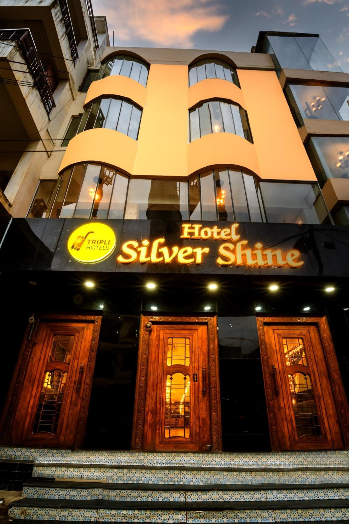 Tripli Hotels Silver Shine Varanasi Exteriör bild