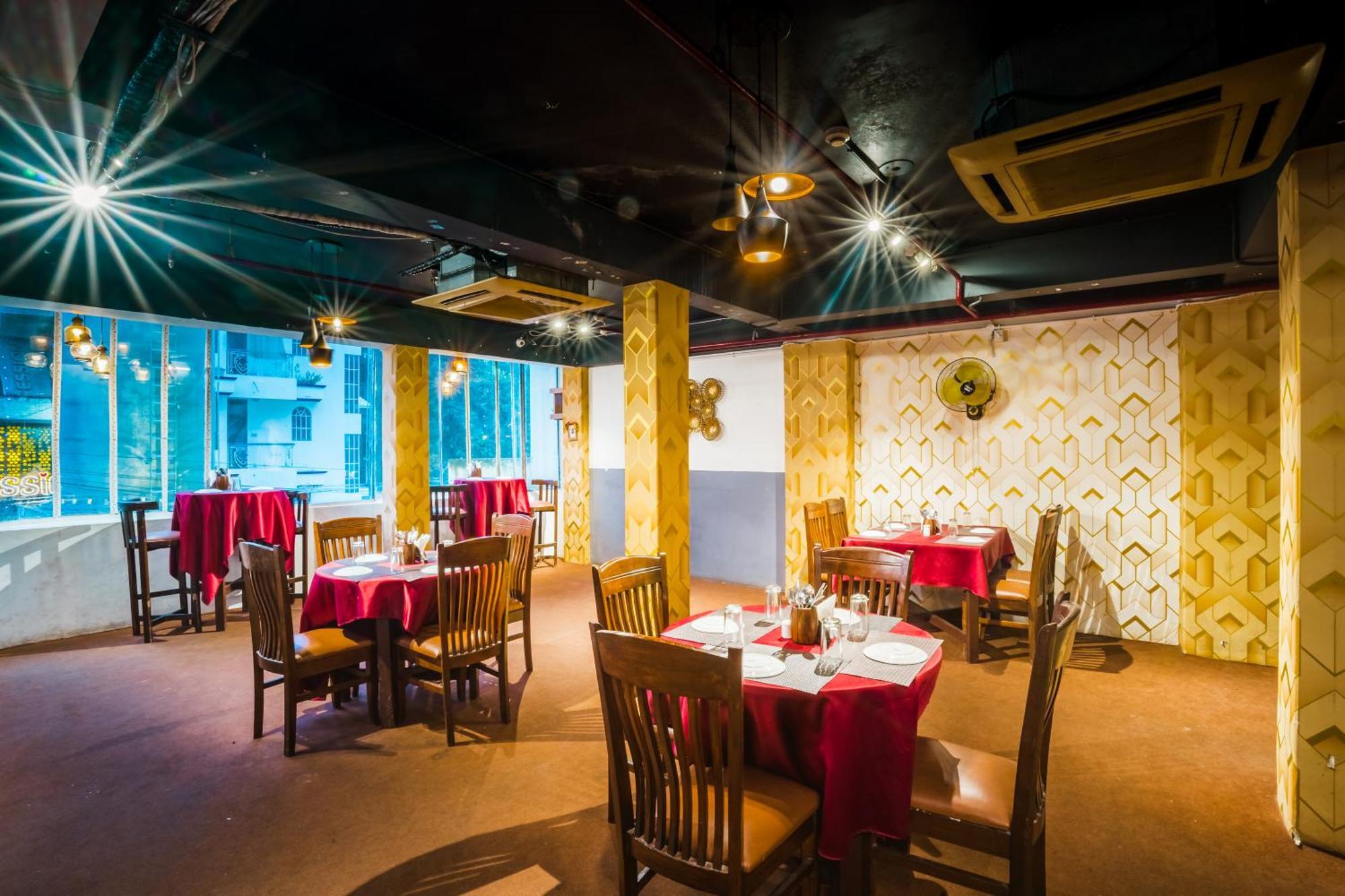Tripli Hotels Silver Shine Varanasi Exteriör bild